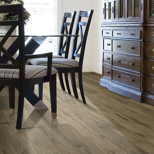 Table and chairs on laminate floor from Prestige Flooring Center in Cathedral City, CA
